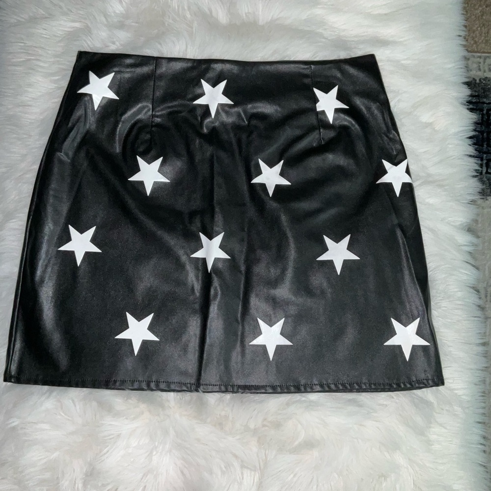 Black Star Print Faux leather Women's Skirt - Picture 2 of 11